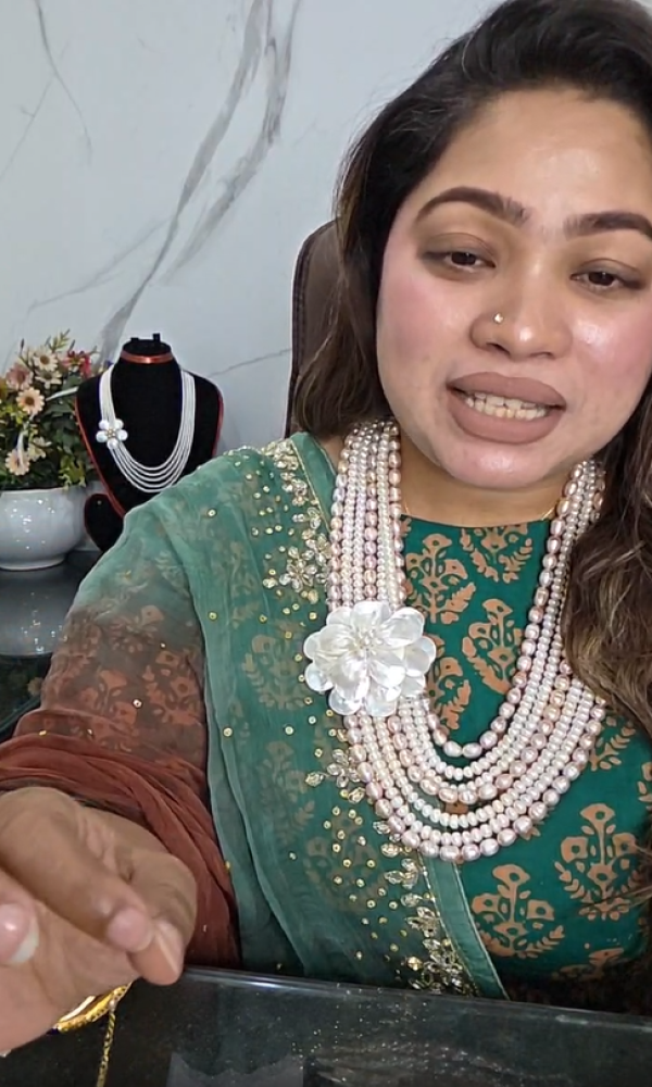 Exclusive Real Pearl Neck...